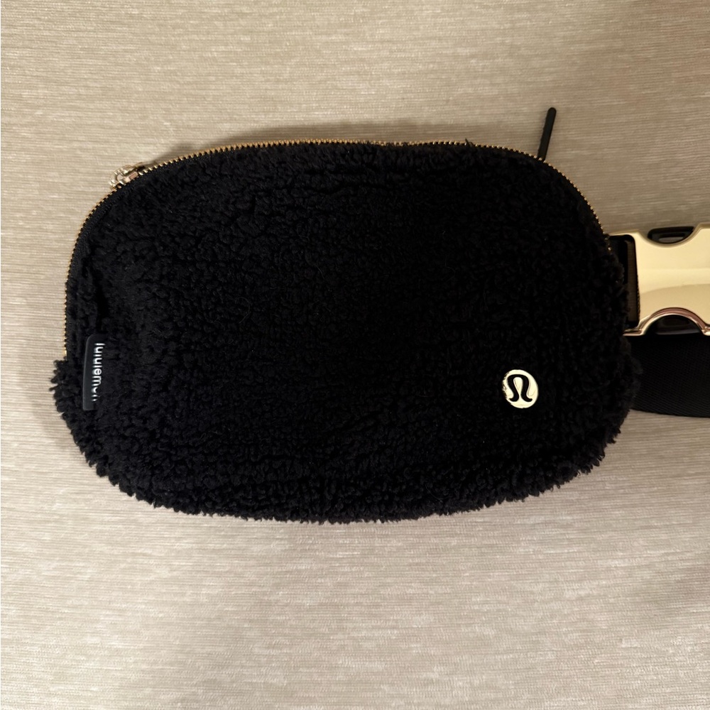 lululemon athletica Everywhere Belt Bag
